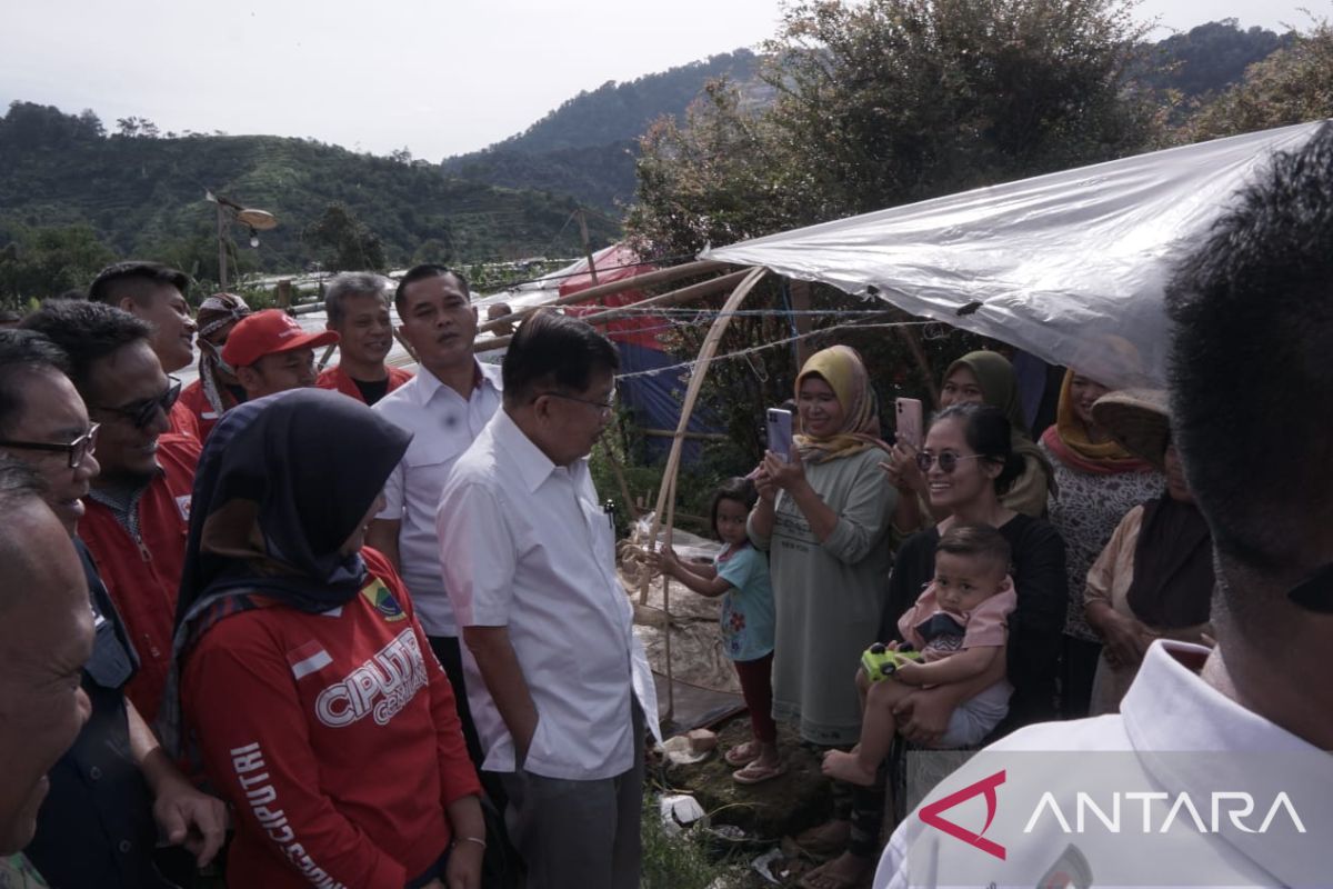 Ketum Jusuf Kalla minta personel PMI berikan pertolongan sepenuh hati