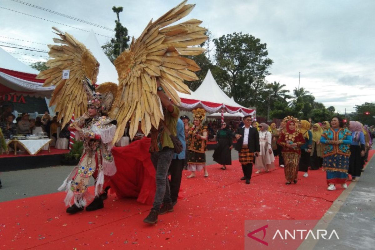 Pemprov gelar pawai budaya peringati HUT Ke-59 Sulawesi Tenggara