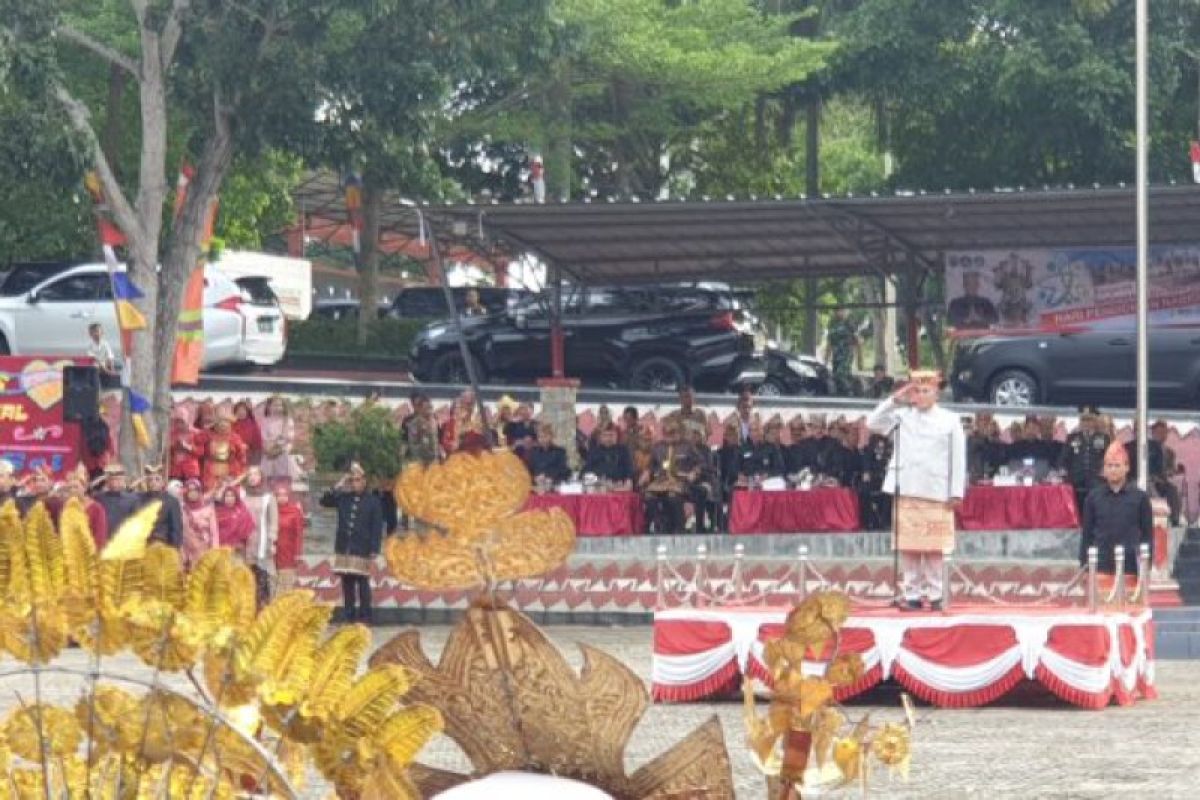 Pakai baju adat Lampung, Nanang pimpin upacara Hardiknas 2023