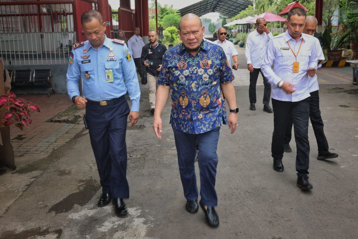 LaNyalla kunjungi Lapas Kelas I Surabaya pastikan keamanan sipir