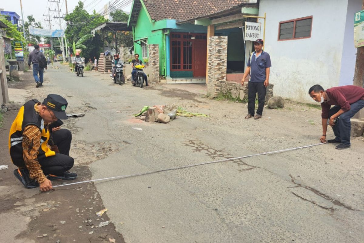 Pemkab perbaiki jalan rusak penghubung kecamatan Sukodono dan Buduran