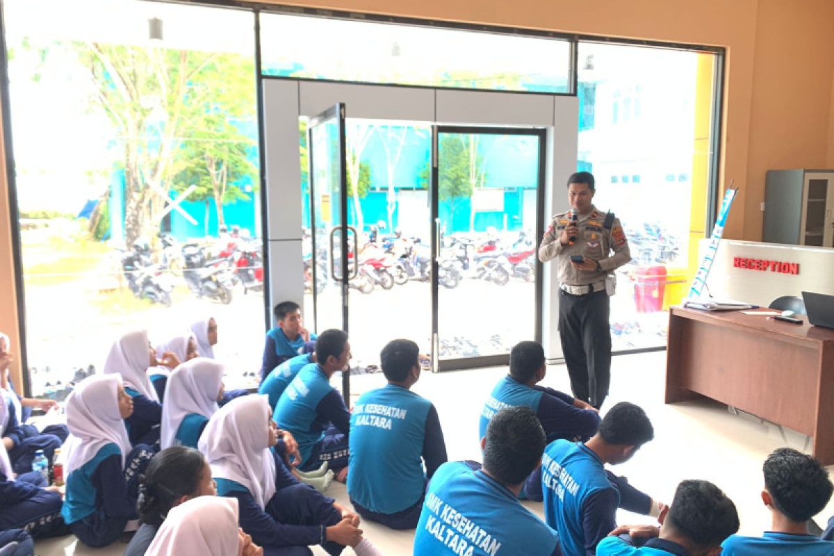 Polres Tarakan Mengimbau Para Siswa SMK Kesehatan Tertib Berlalu Lintas