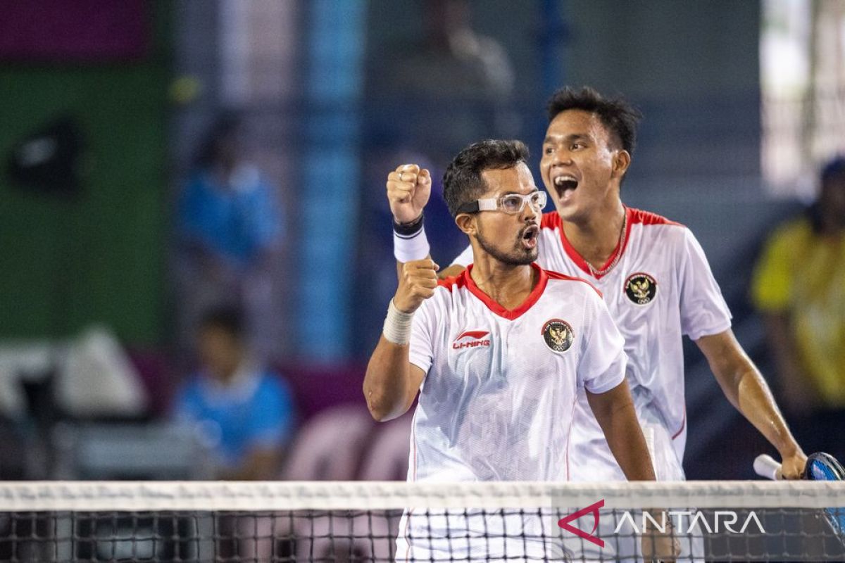 Foto - Soft tenis beregu putra Indonesia raih emas  SEA Games