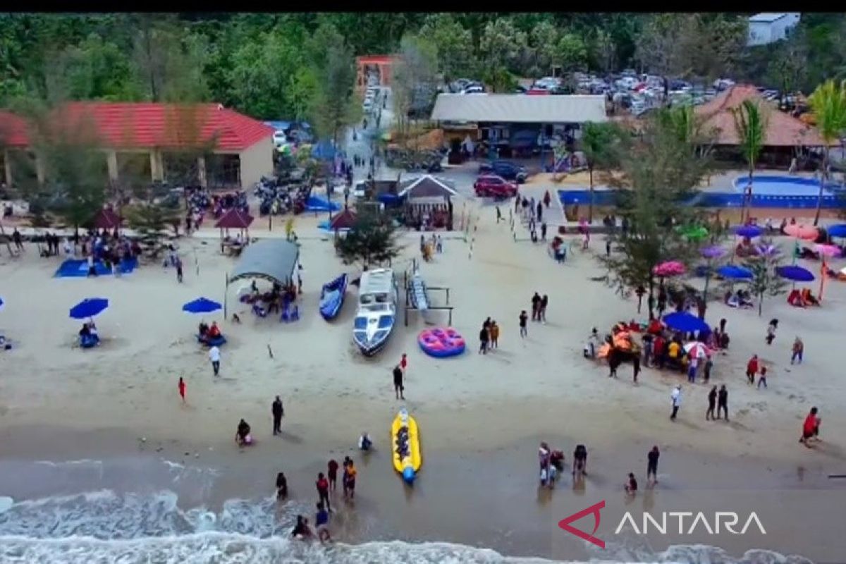 Pegunjung Pantai Jo Cemara Tanbu capai 2.000 orang/hari