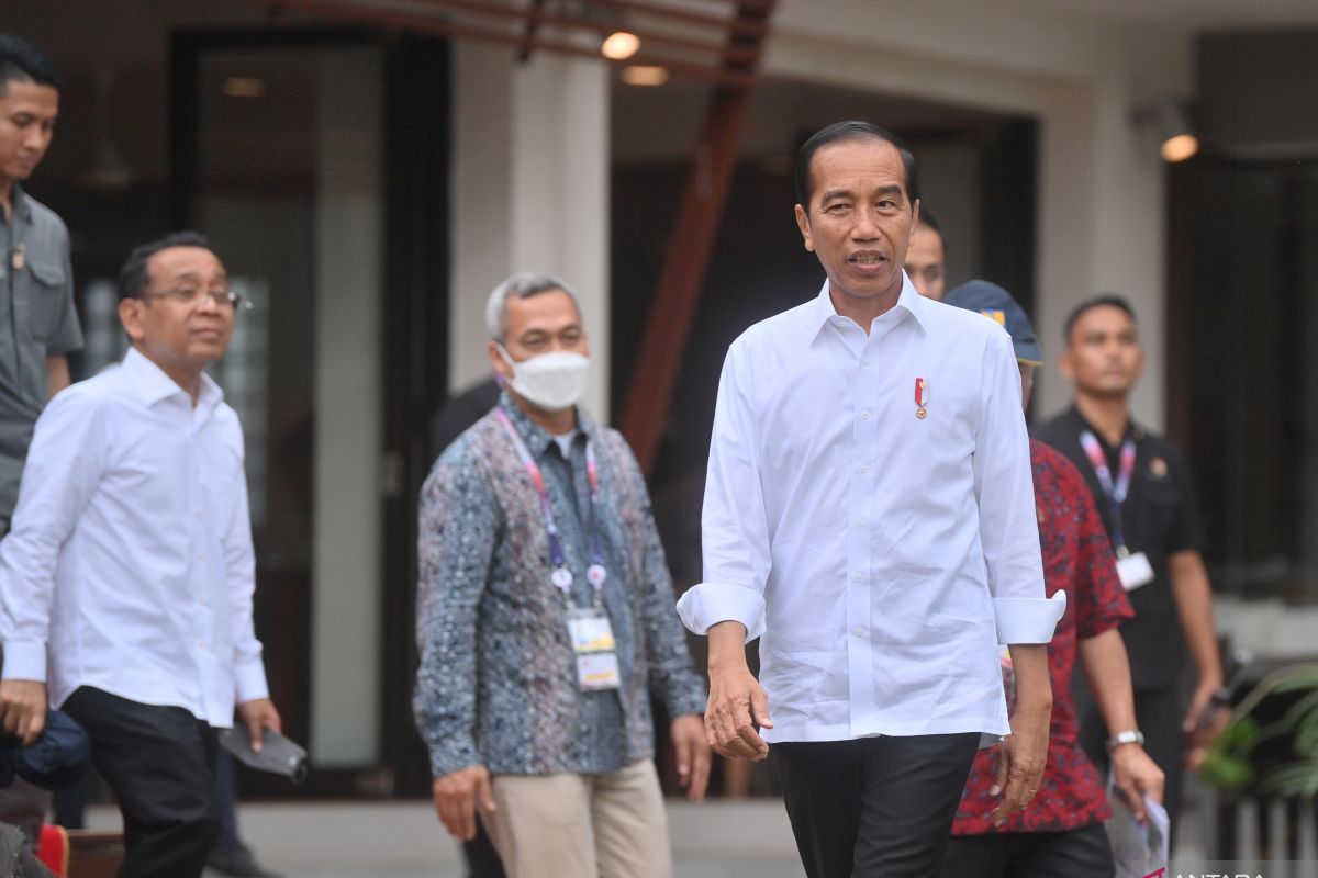 Presiden Jokowi pimpin pertemuan hari pertama KTT ke-42 ASEAN