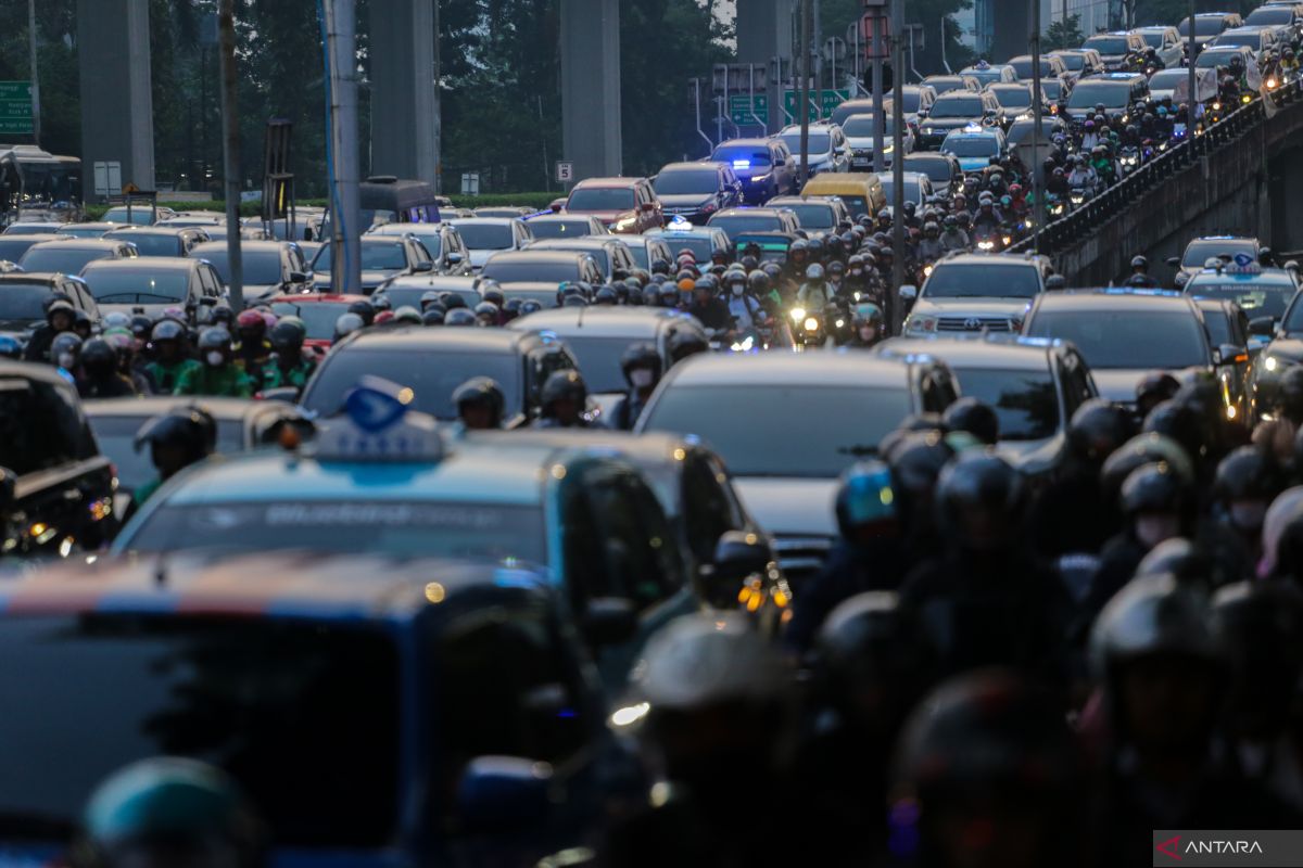 Jakarta kemarin, pembahasan jam kerja hingga SMP ramah lingkungan