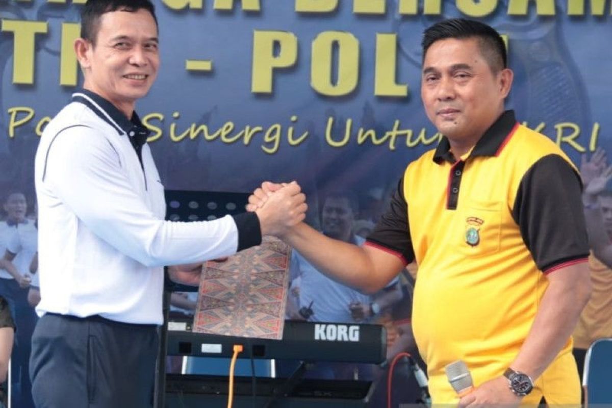 Polisi dan TNI adakan kegiatan bersama perkuat soliditas hadapi Pemilu 2024