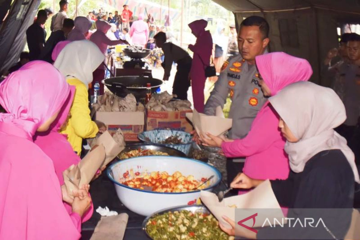 Polres Aceh Barat buka dapur umum untuk korban banjir