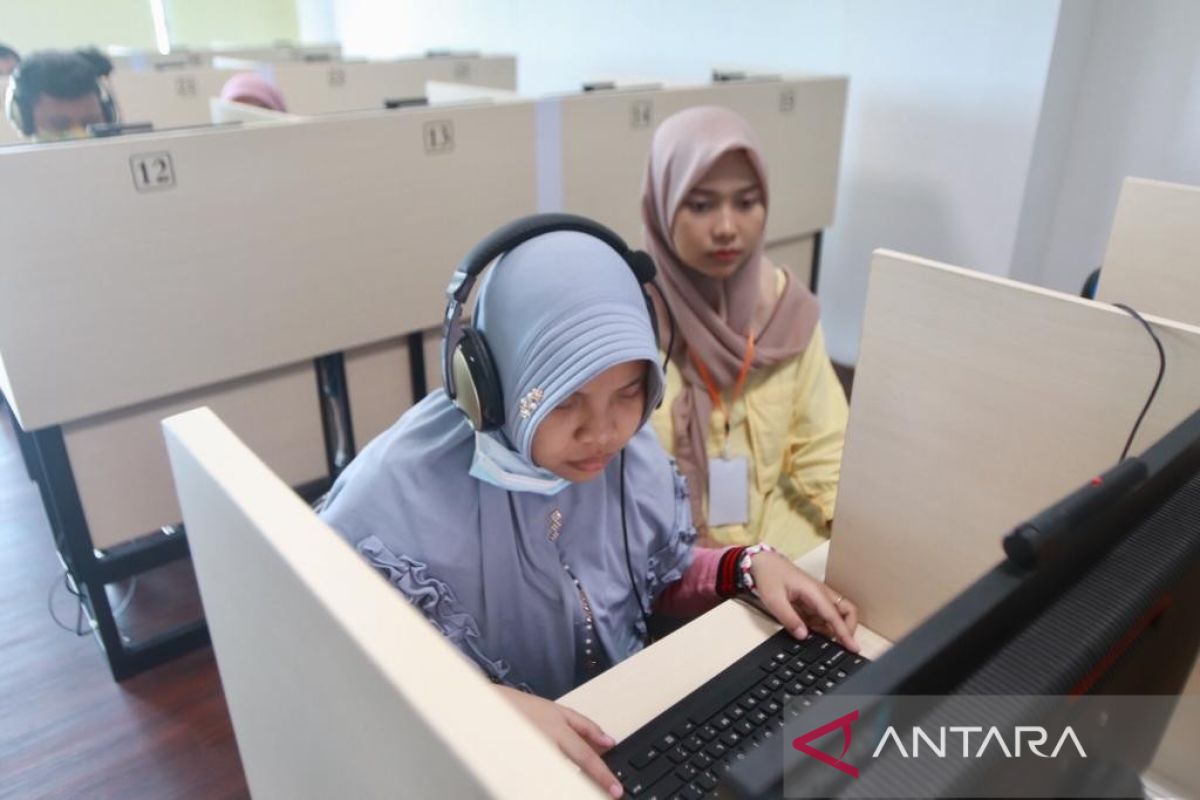 SNBT, enam difabel netra jalani UTBK di Unesa