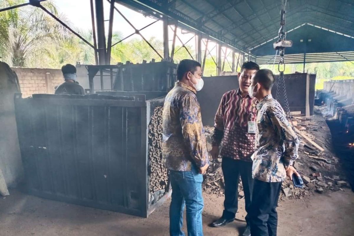 Dinas Lingkungan Hidup Langkat diminta berhentikan sementara produksi pabrik briket