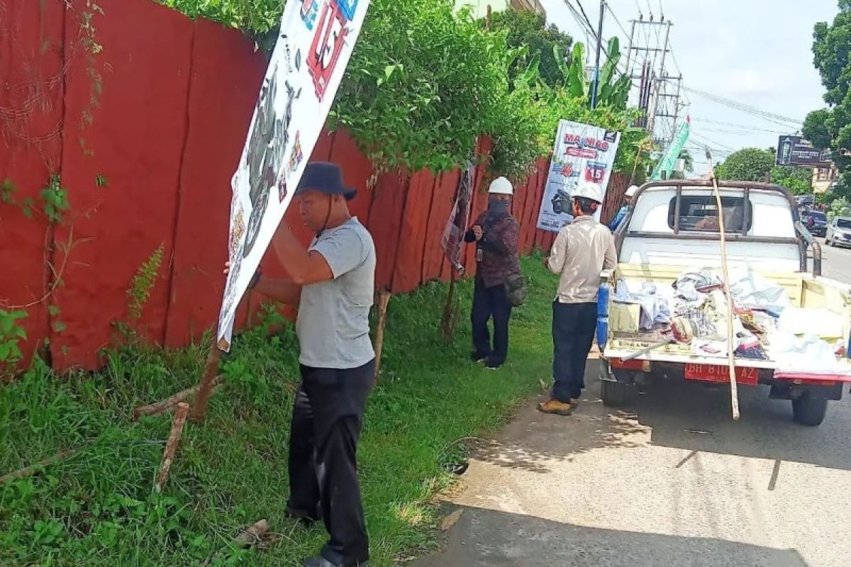 Pemkot Jambi tertibkan reklame tak bayar pajak dan langgar aturan