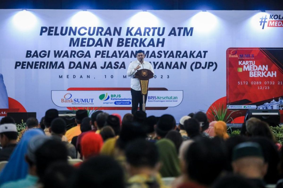 Wali Kota Medan luncurkan kartu ATM berlogo 