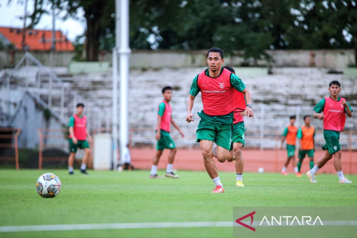 Aji Santoso masih nantikan kehadiran seluruh pemain asing Persebaya