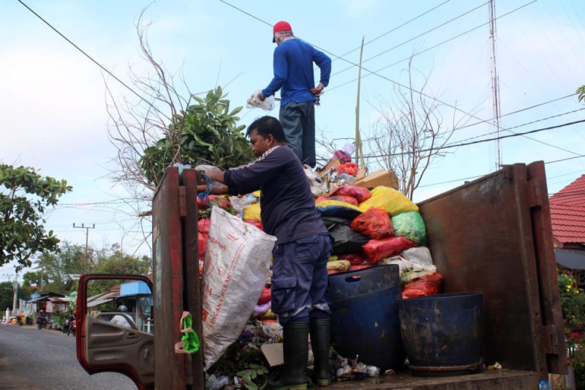 Petugas kebersihan di Kabupaten Paser dapat bonus Adipura