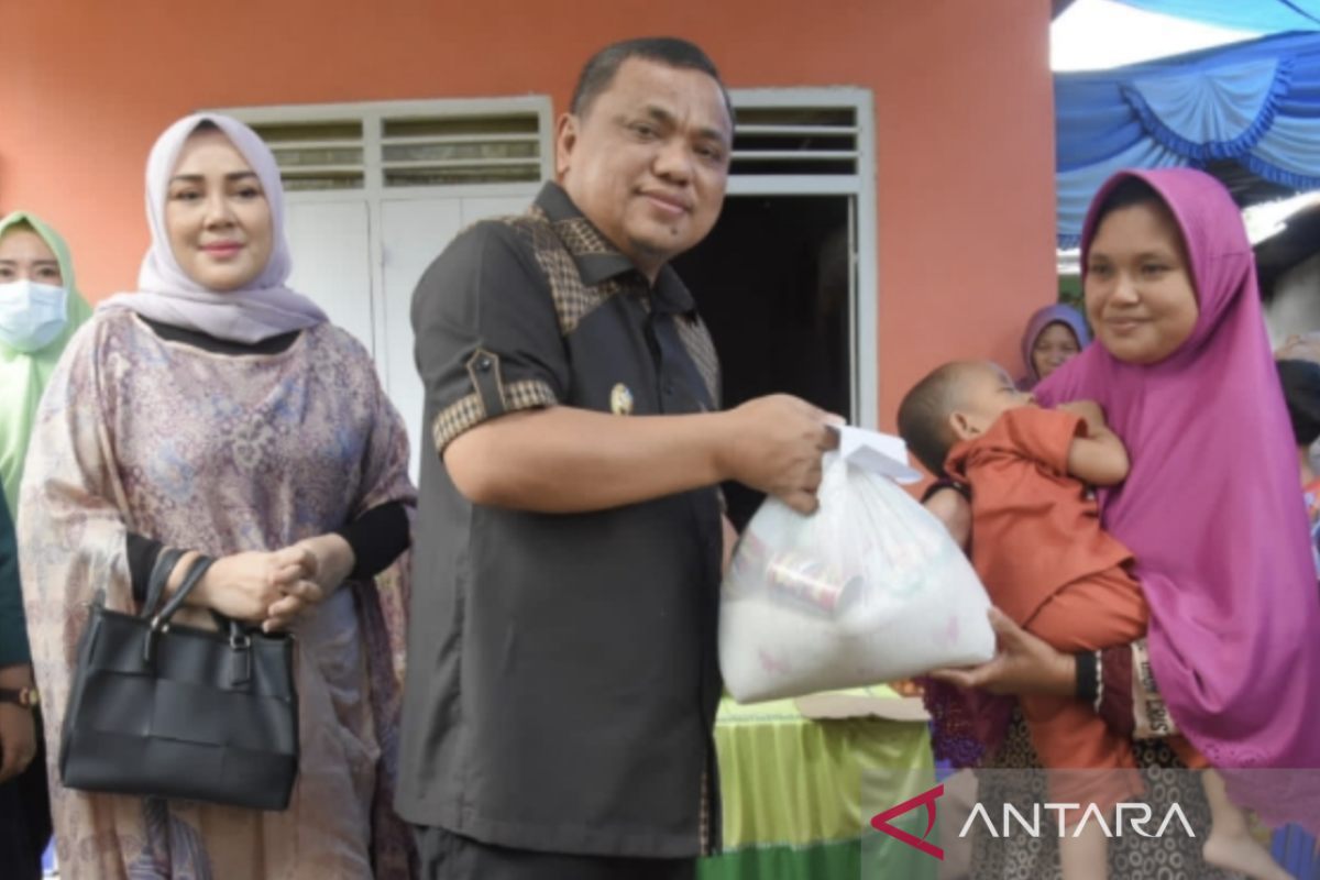 Wabup Gorontalo berikan bantuan anak asuh tengkes