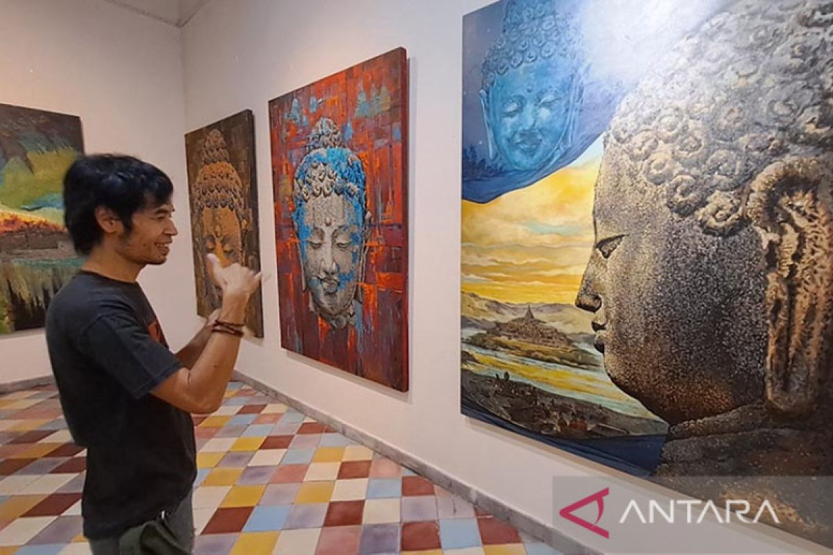 Cahaya kepala Buddha Candi Borobudur tak berkesudahan diunduh