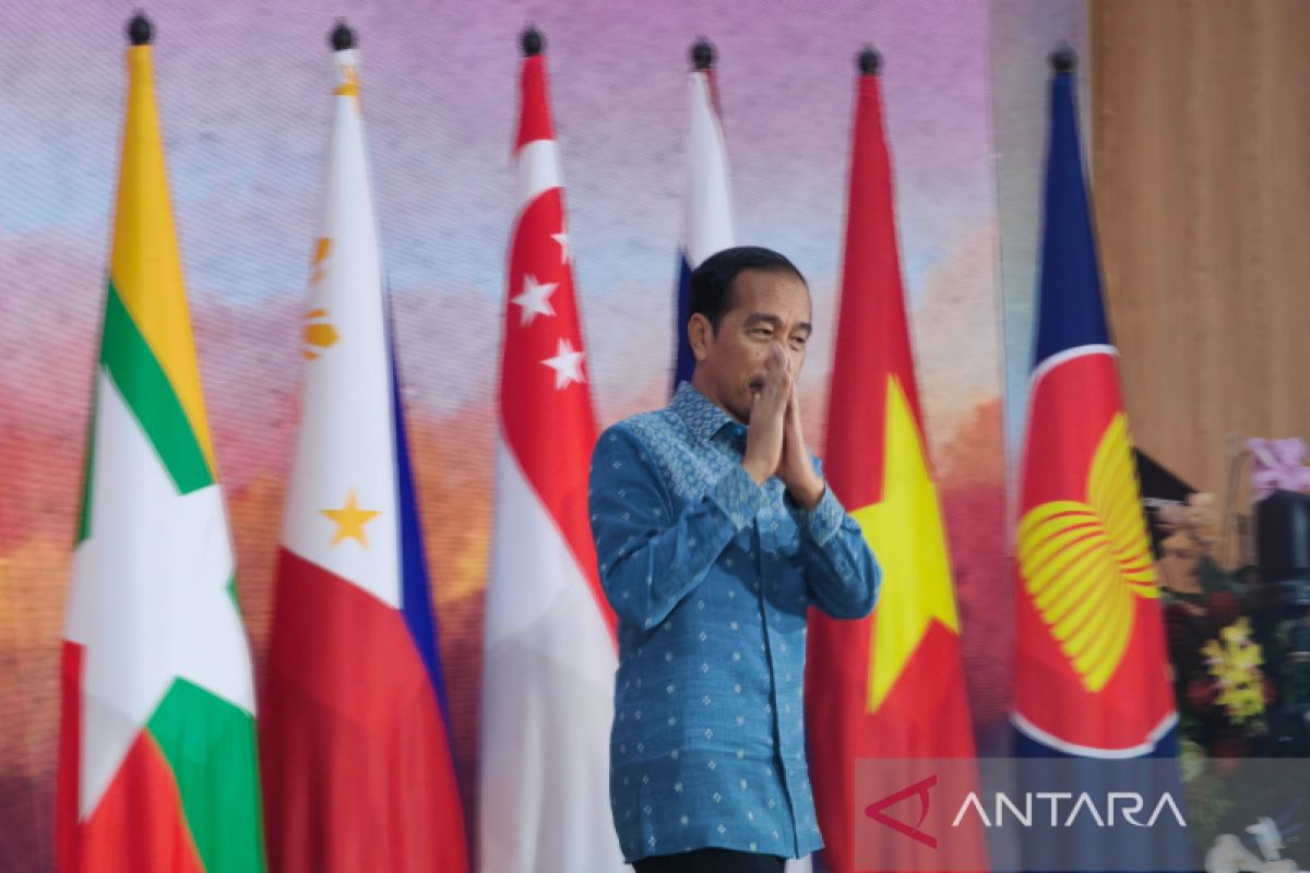 Jokowi nilai suasana di atas kapal pinisi gambarkan karakter ASEAN