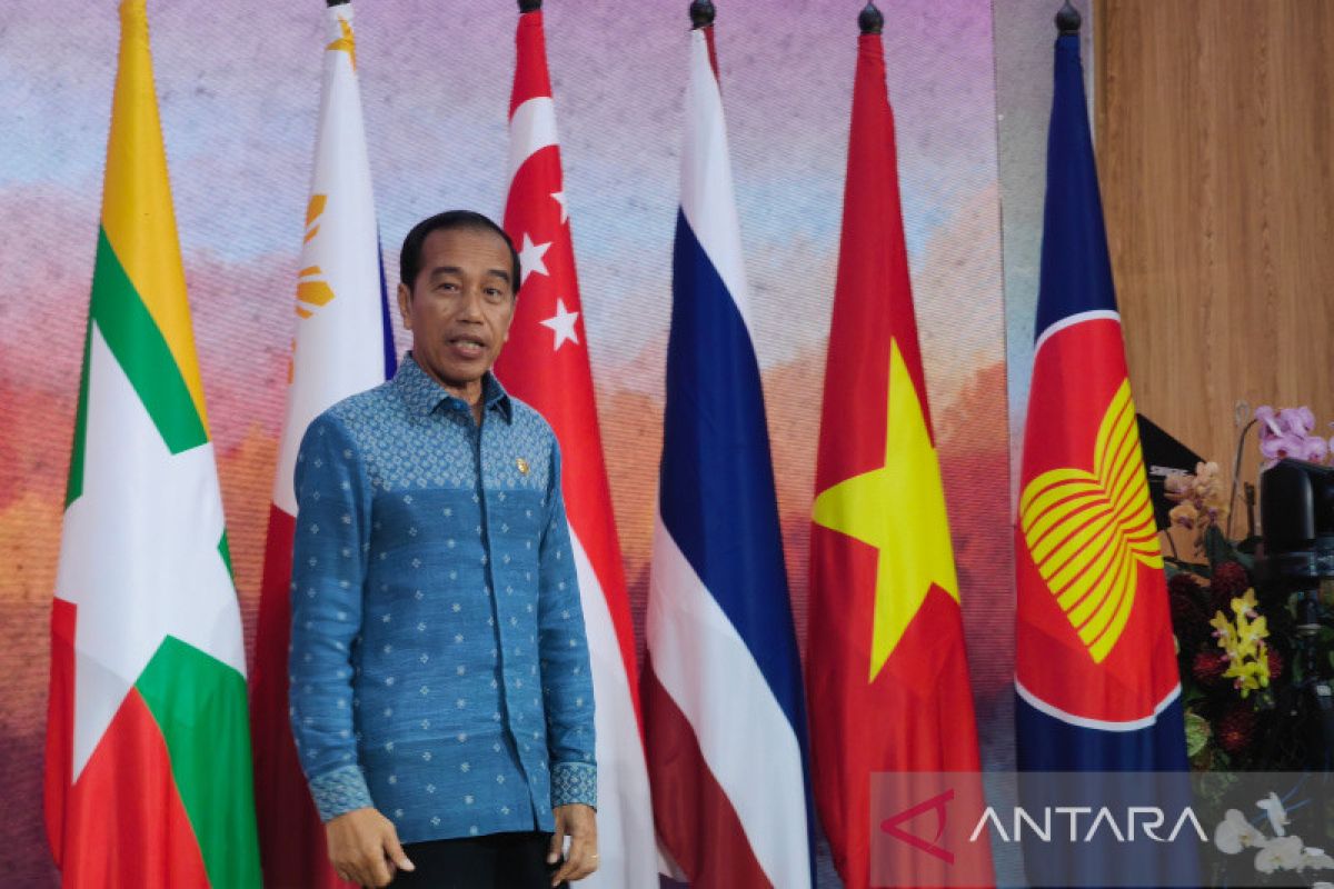 Jokowi urges ASEAN countries to act firmly against human trafficking