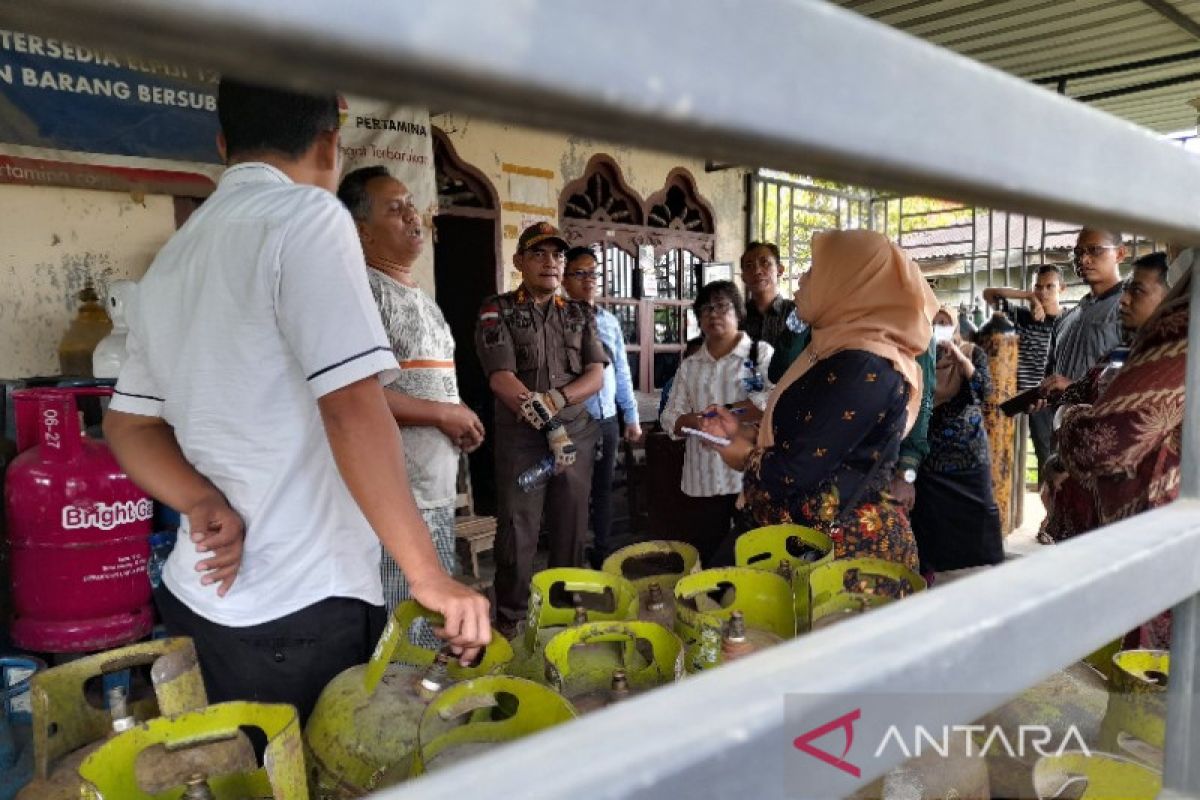 Gas subsidi langka, tim terpadu mengecek sejumlah pangkalan di Padang Sidempuan