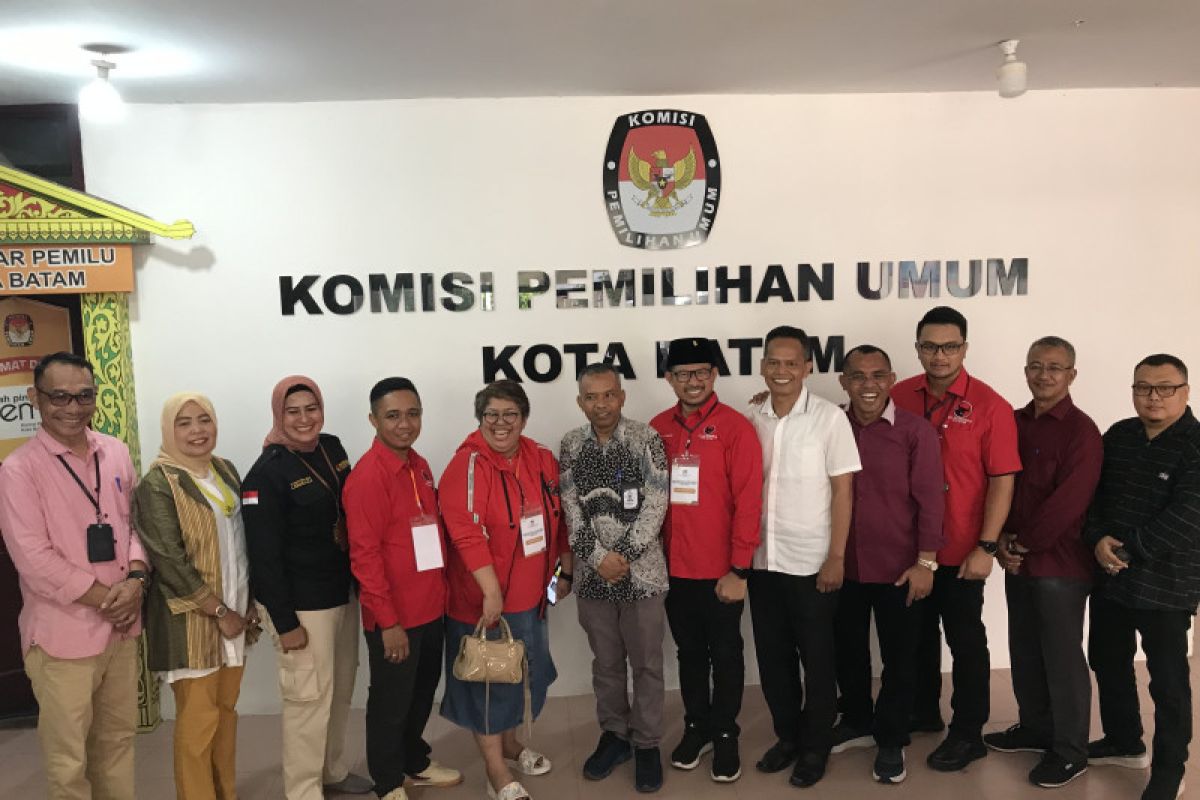 KPU Batam terima berkas pendaftaran bakal caleg PDIP