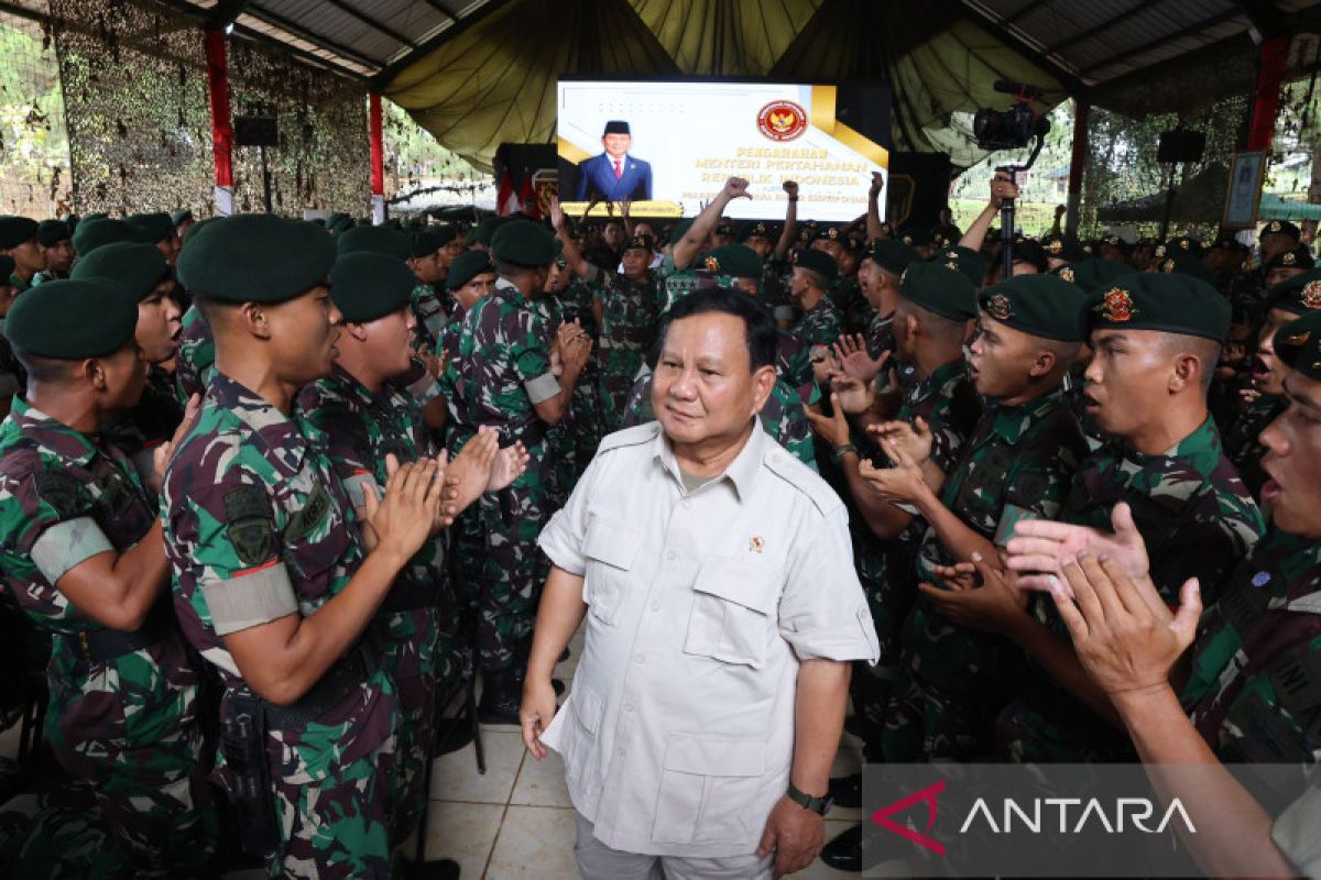 Menhan Prabowo arahkan prajurit perkuat fisik dan logistik