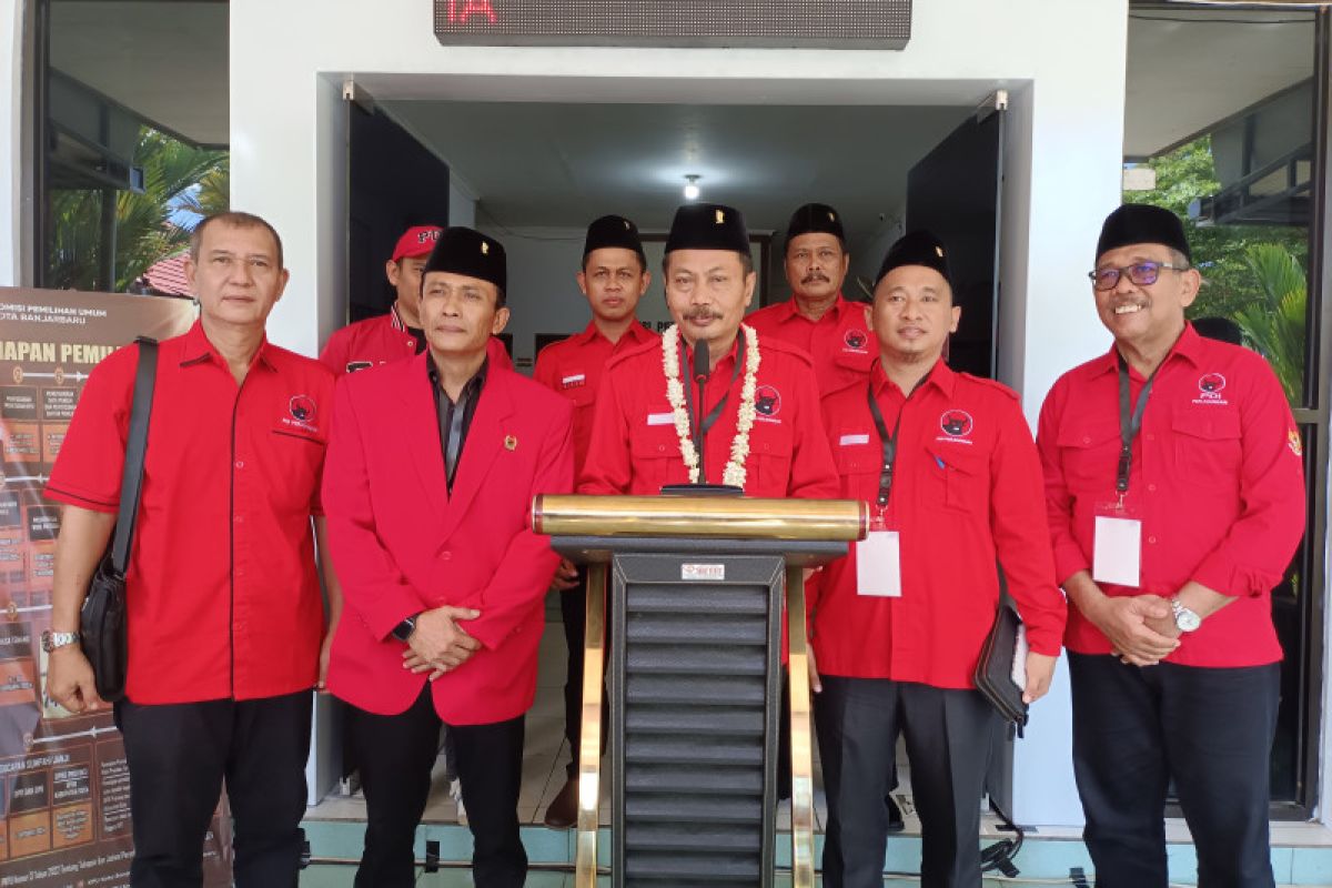 KPU Banjarbaru terima berkas bacaleg PDIP dan Nasdem
