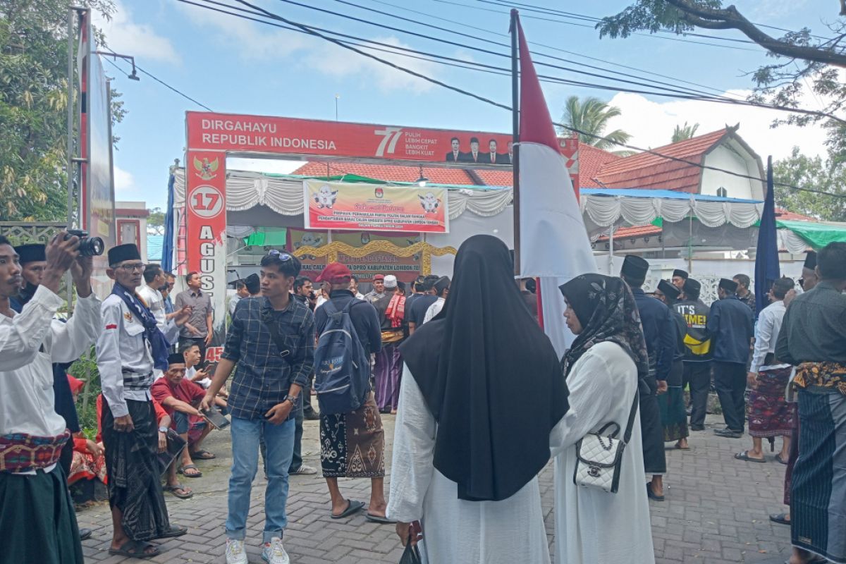 KPU Lombok Tengah baru menerima pendaftaran bacaleg tiga parpol