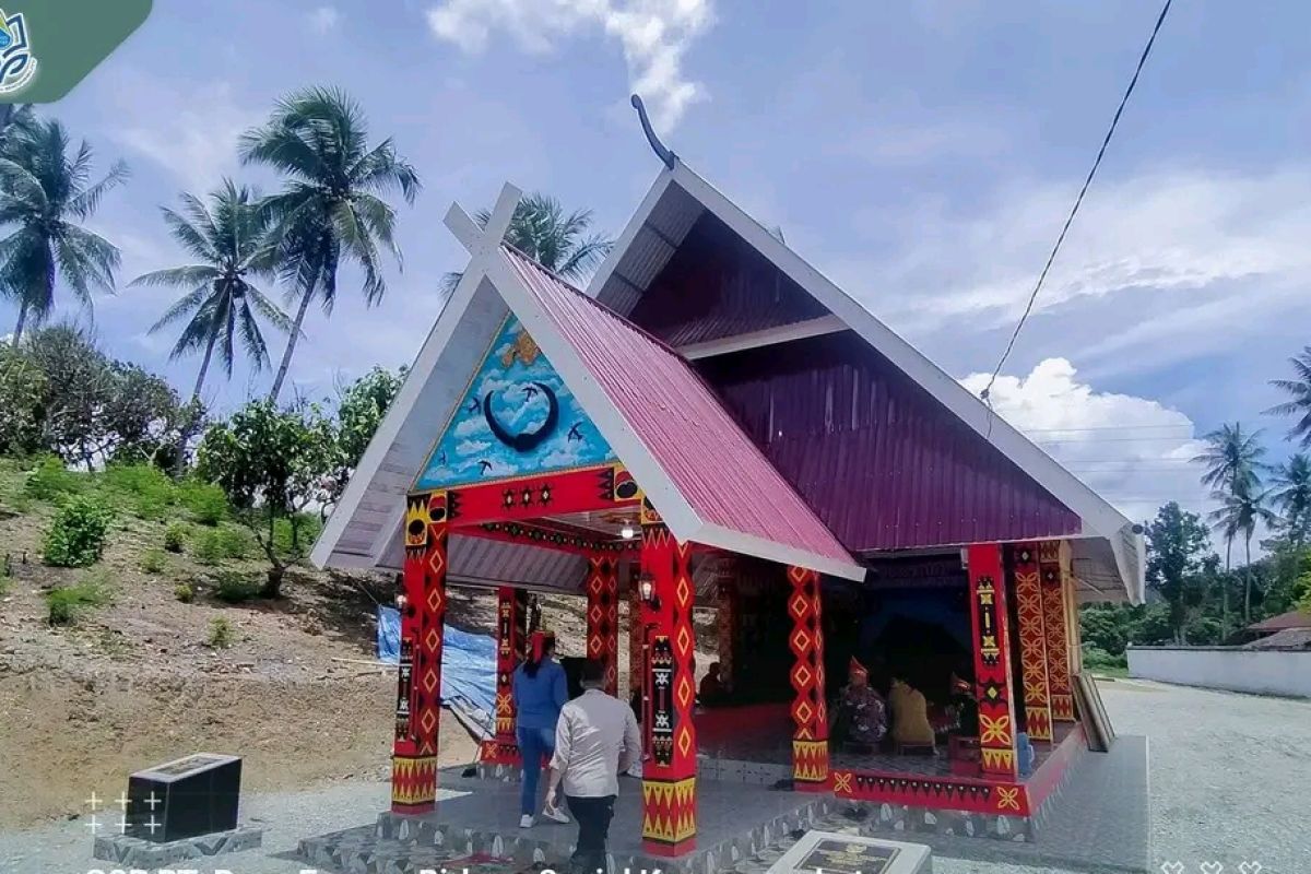 PT Poso Energy berikan dukungan pembangunan Rumah Adat di Desa Pandiri