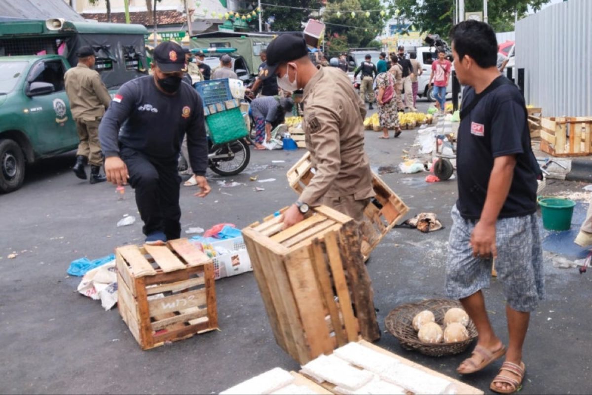 Satpol PP Kota Semarang kembali razia PKL liar di Kanjengan