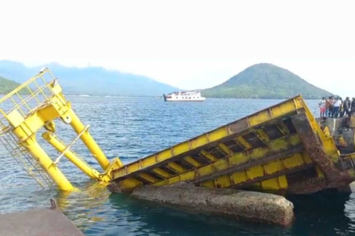 Kerugian ambruknya dermaga pelabuhan feri Bastiong Ternate capai puluhan miliar rupiah