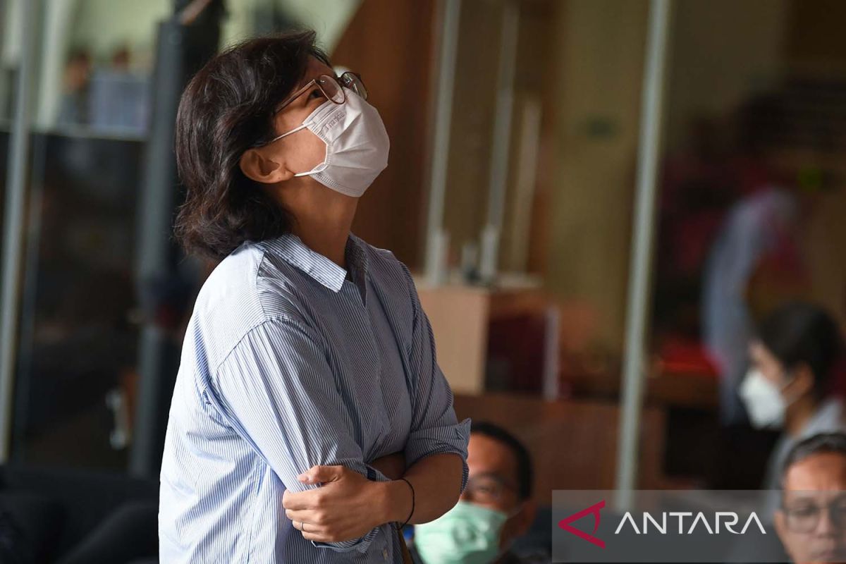 Grace Dewi Roady bungkam usai diperiksa KPK terkait Rafael Alun