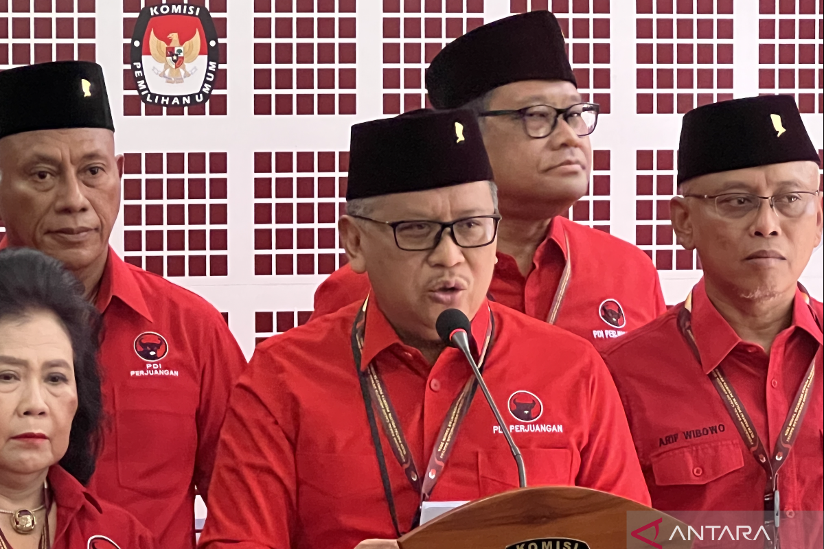 Hasto umumkan Once Mekel hingga Denny Cagur jadi caleg PDIP