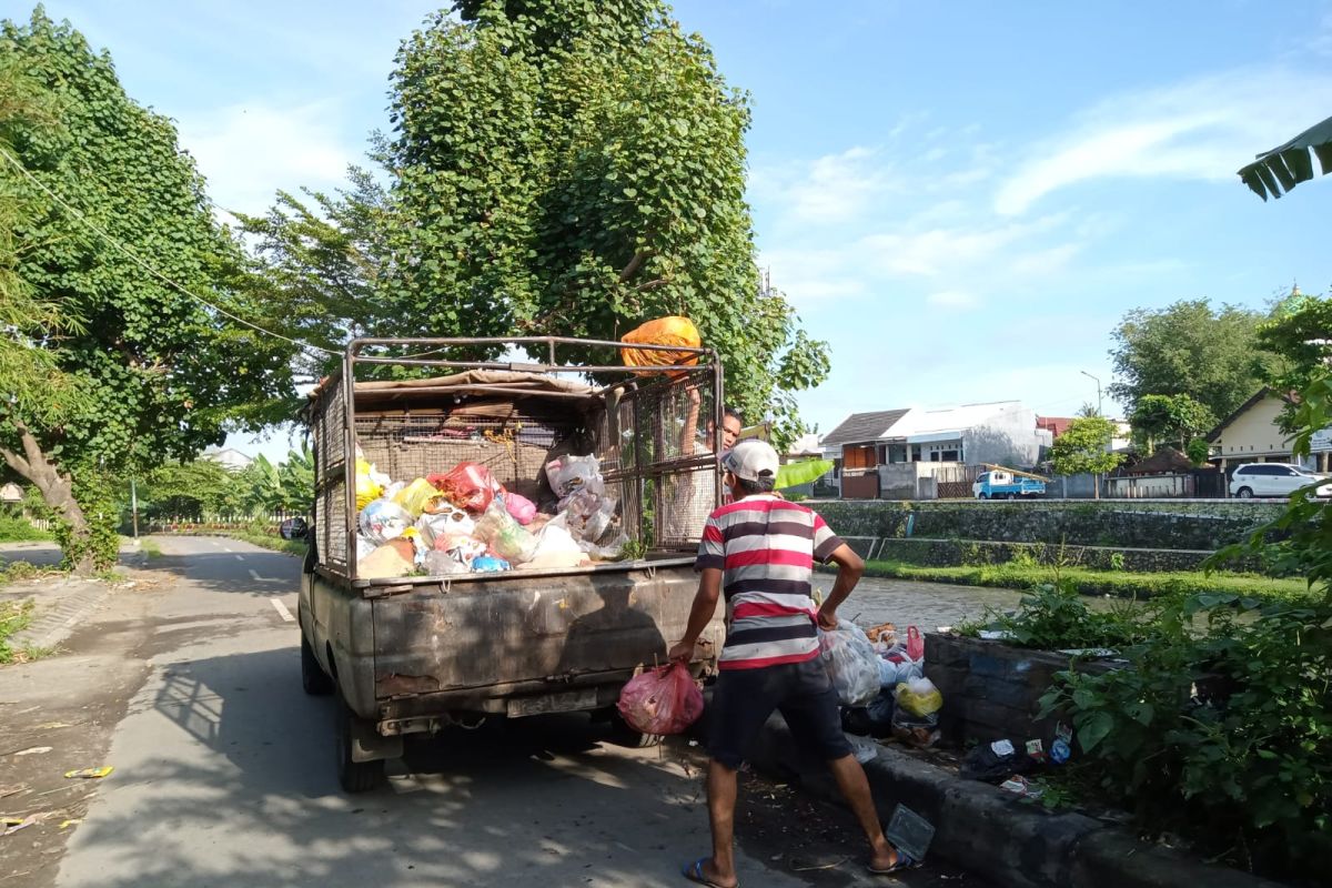DLH Mataram NTB usulkan bantuan mobil penyapu pantai seharga Rp5 miliar
