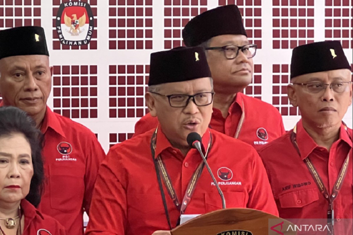 Hasto Kristiyanto umumkan Once Mekel hingga Denny Cagur jadi caleg PDIP