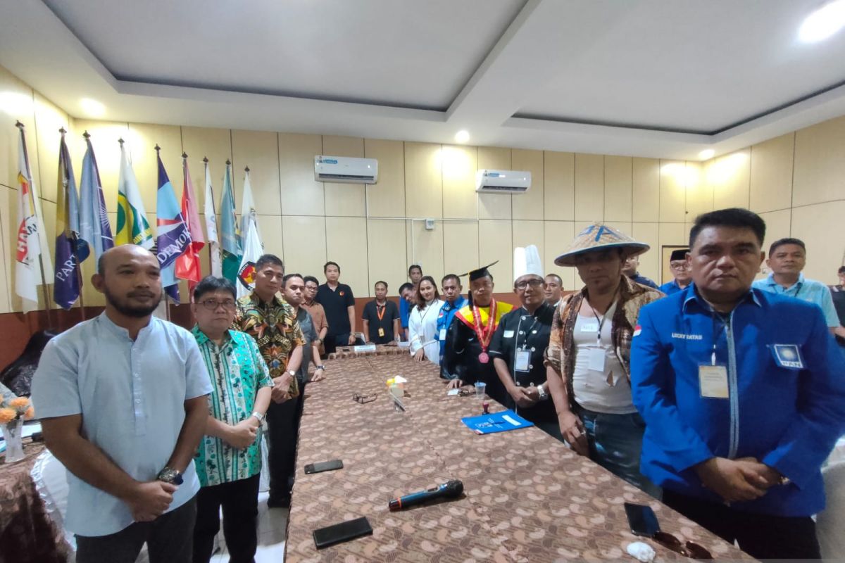 Riang gembira PAN daftar caleg ke KPU Manado