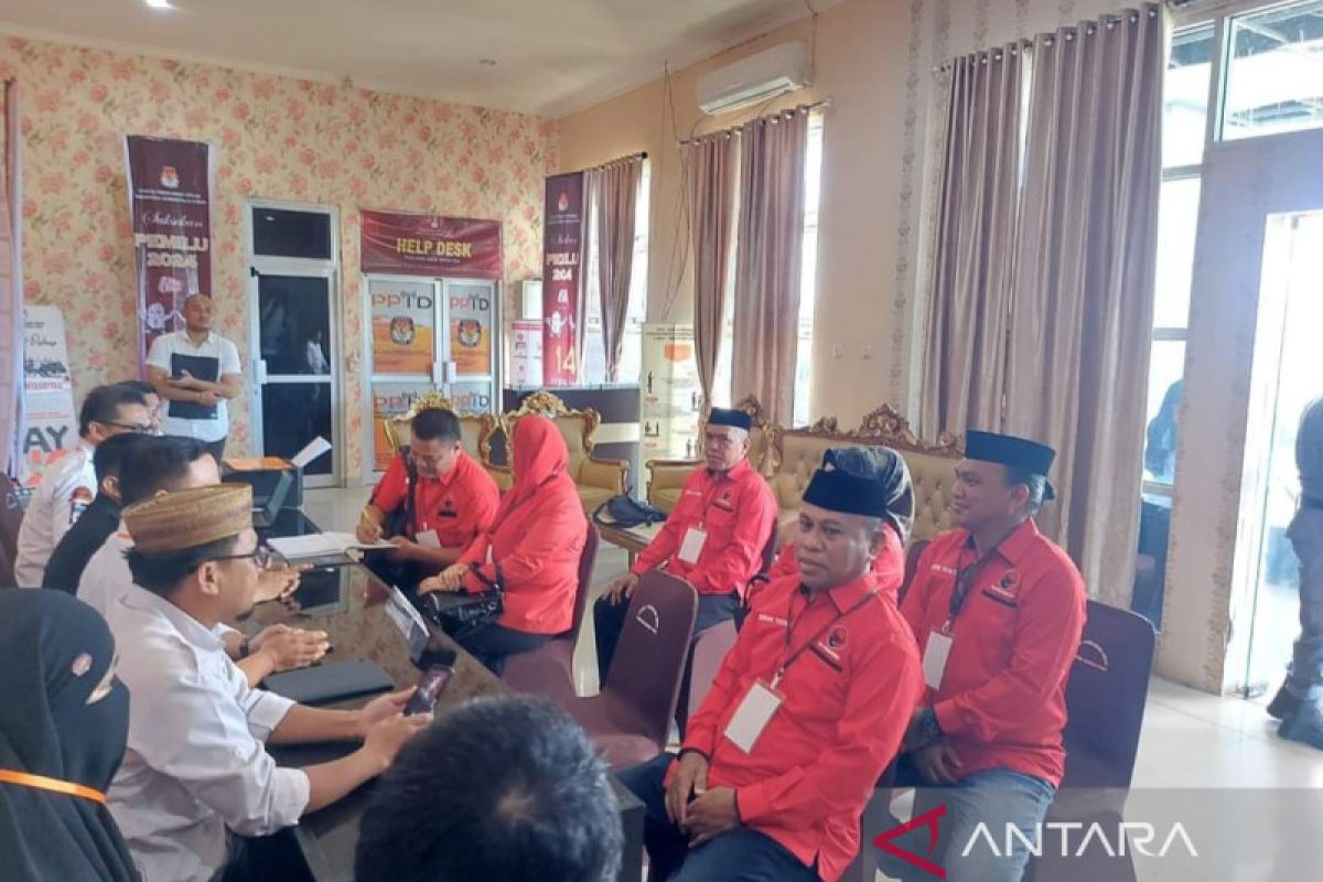 Mantan Sekda Gorontalo Utara daftar bacaleg PDIP