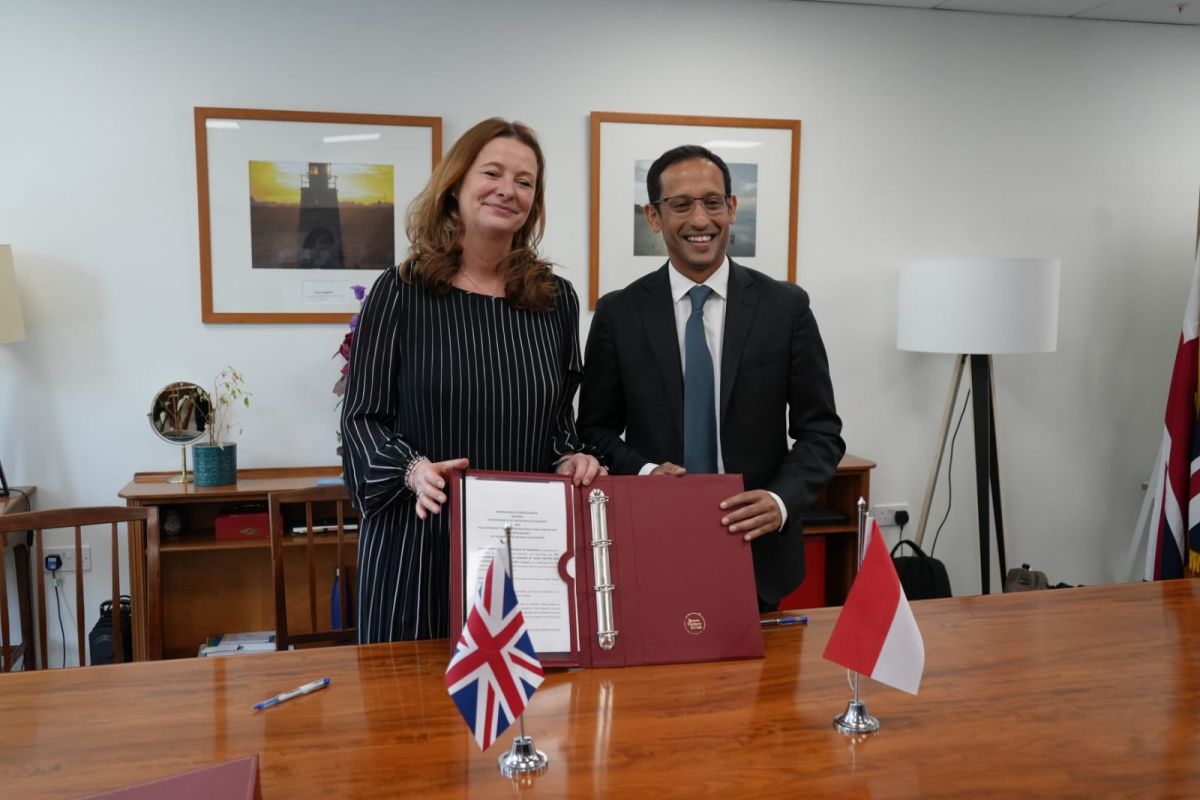Minister Makarim signs MoU with British Education Secretary