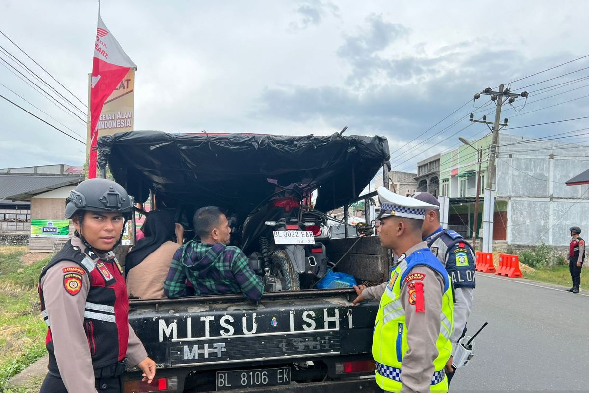 Polres Aceh Besar ingatkan sopir mobil bak terbuka tak angkut penumpang