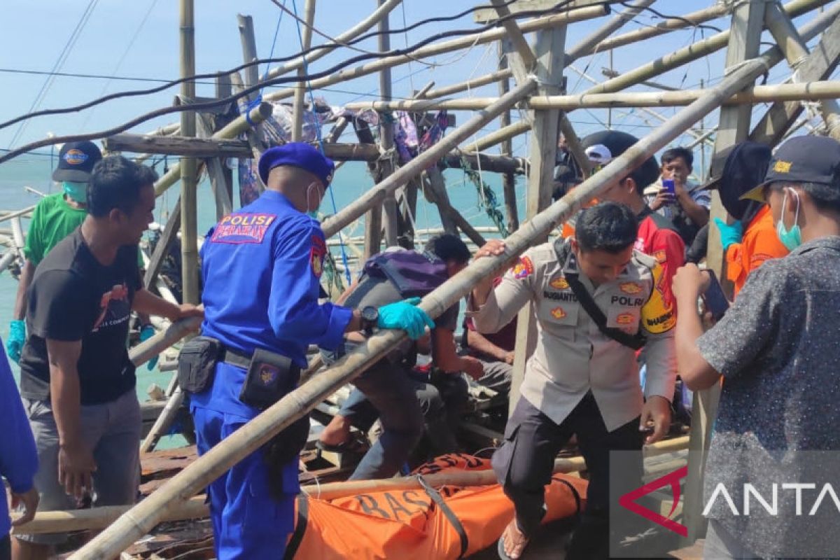 Tim SAR temukan jasad nakhoda kapal motor tenggelam di Pantai Muara Cikaso