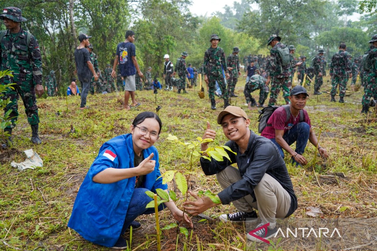 10.000 bibit pohon ditanam di wilayah Kecamatan  Baguala Ambon
