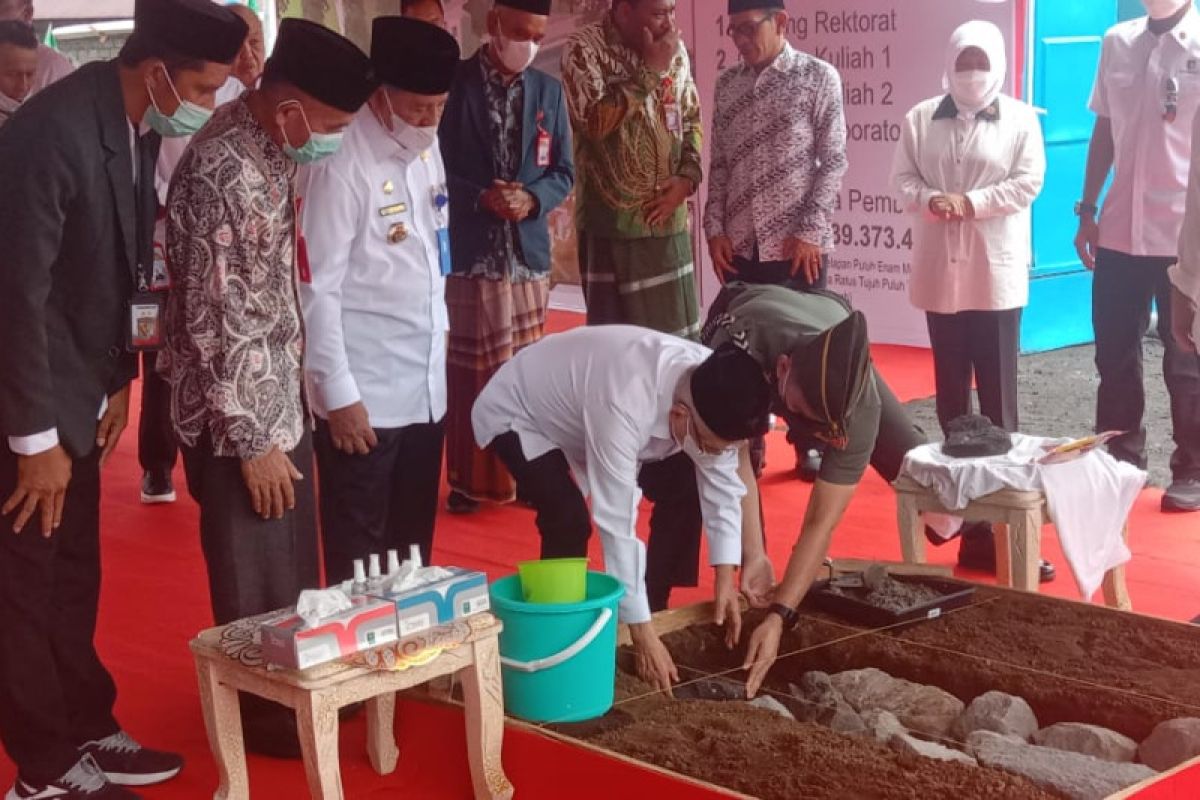 Wapres lakukan peletakkan batu pertama pembangunan kampus Unutara di Ternate