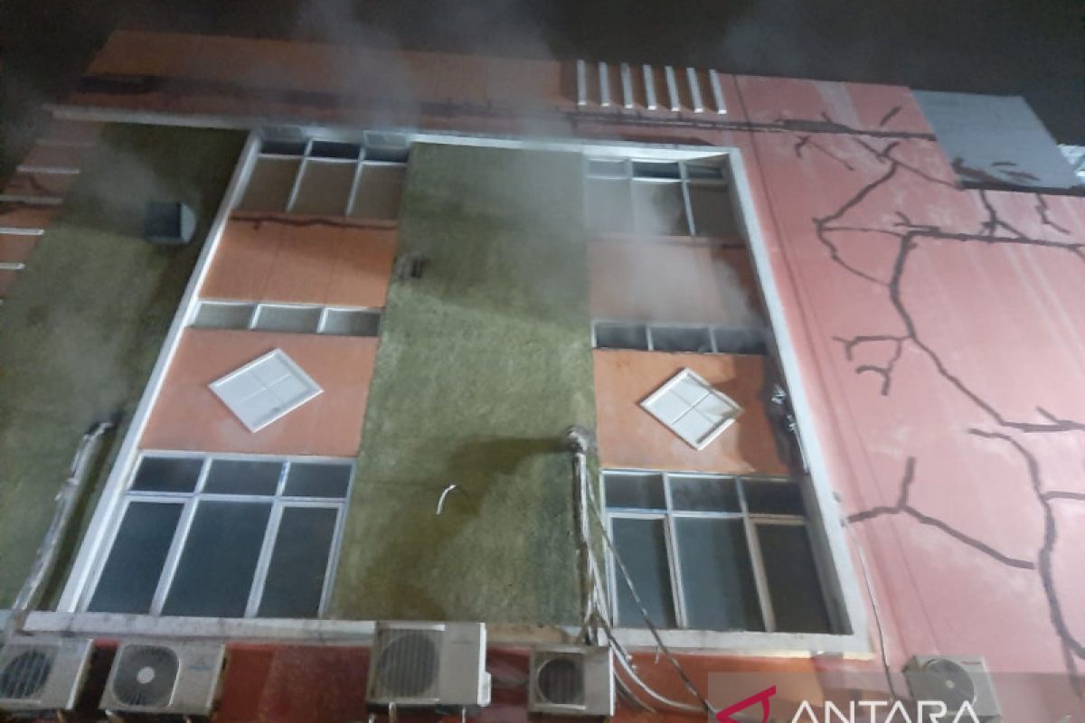 Kebakaran di Jakbar, dua orang tewas usai lompat dari lantai tiga