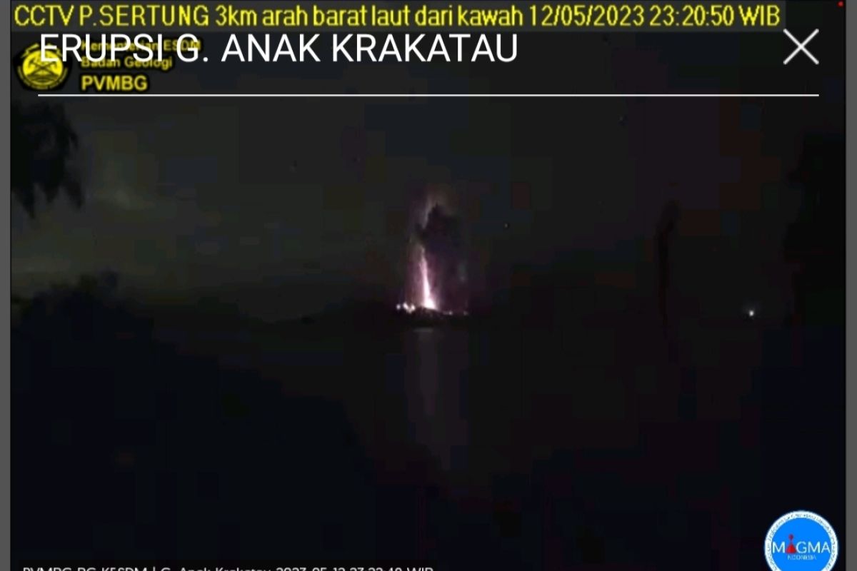 Gunung Anak Krakatau kembali erupsi pada Kamis malam hari
