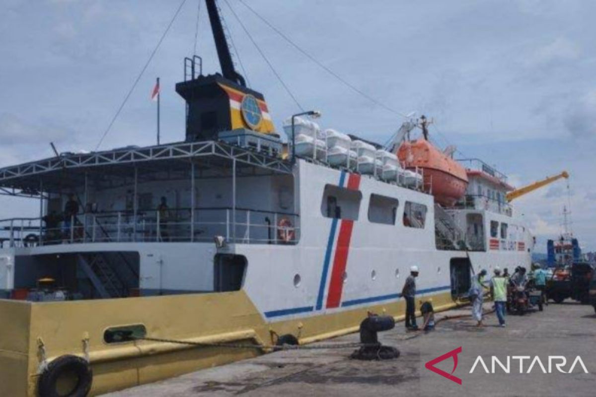 Dua kapal perintis di Maluku tunda pelayaran karena  cuaca buruk