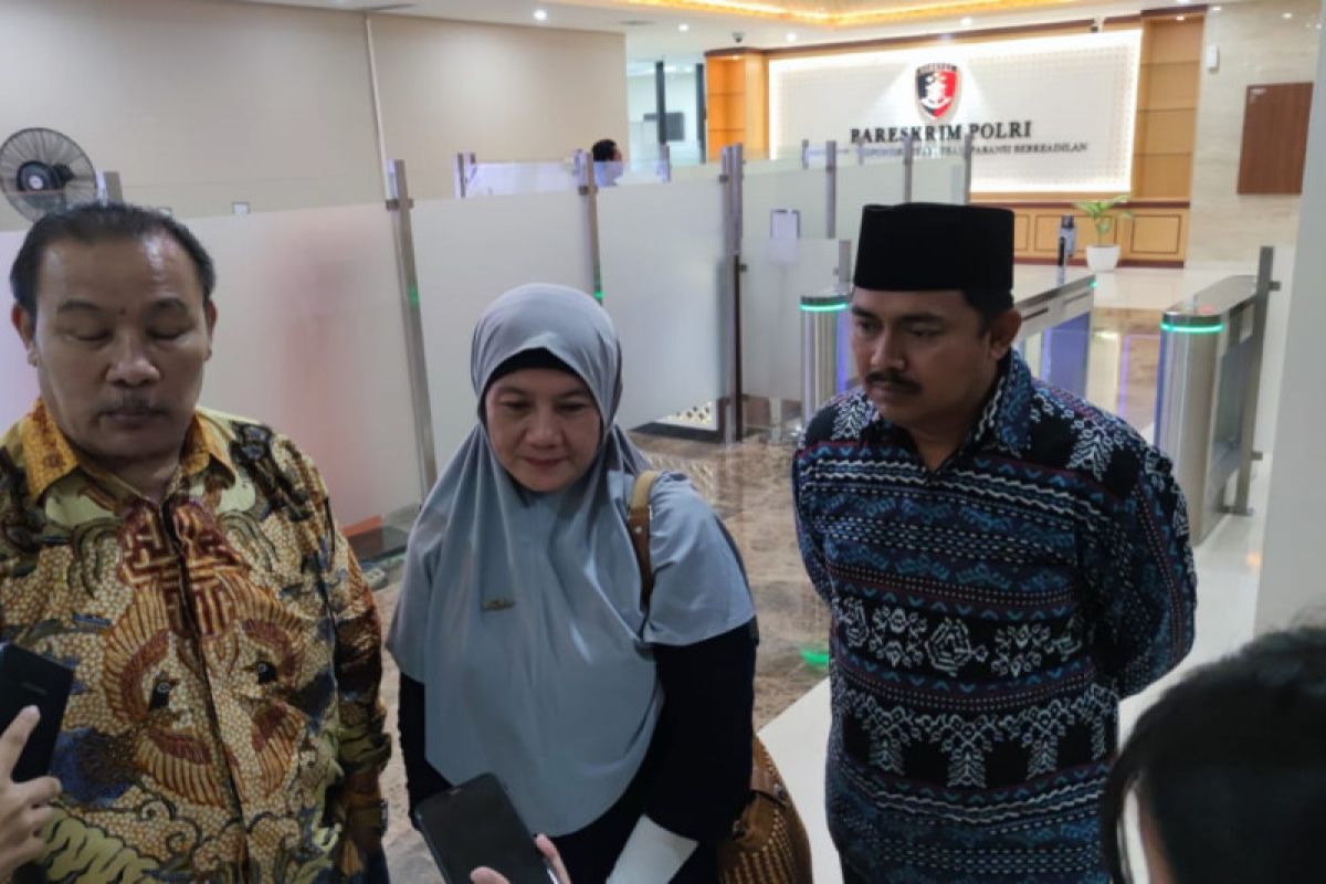 Ibunda AP Hasanuddin kunjungi putranya di Rutan Bareskrim Polri