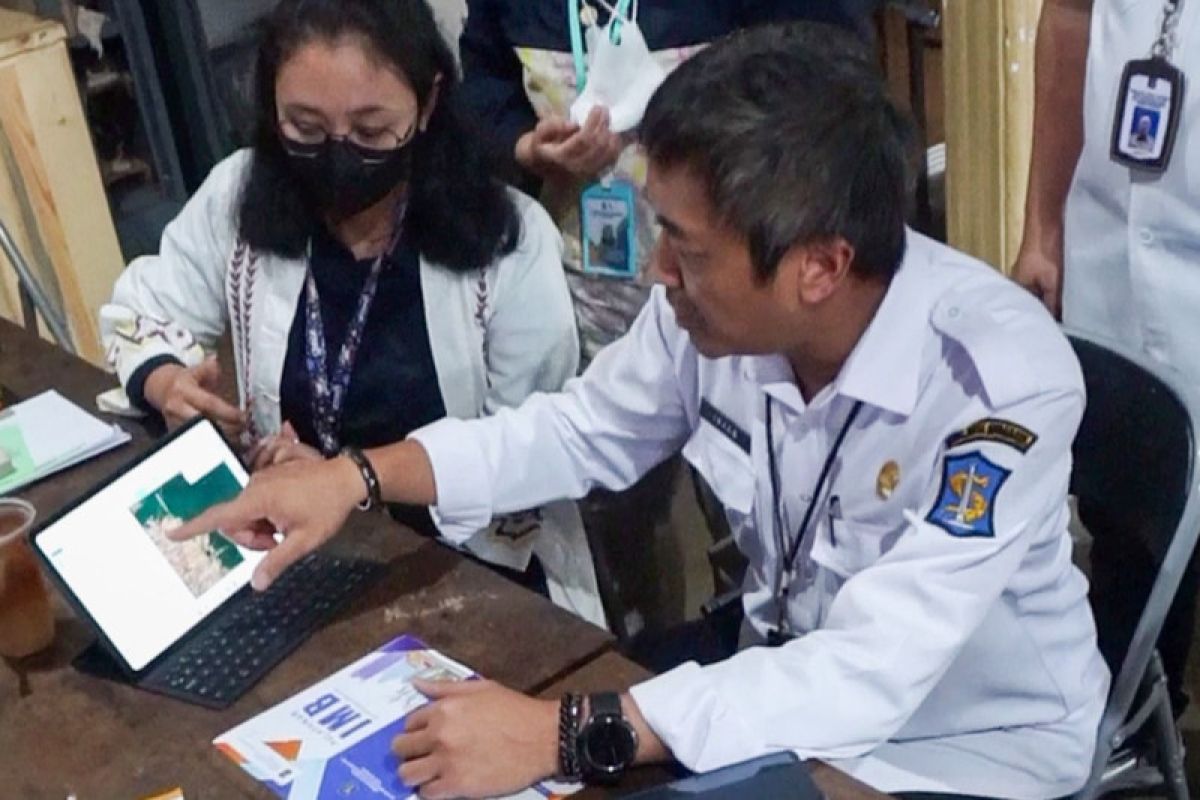 Pemkot Surabaya membuka layanan pengurusan IMB kolektif di Balai RW