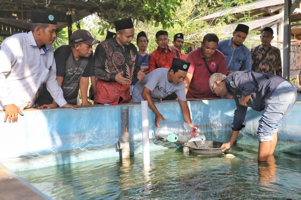 Tingkatkan perekonomian desa, warga Tuban dilatih ternak ikan air tawar