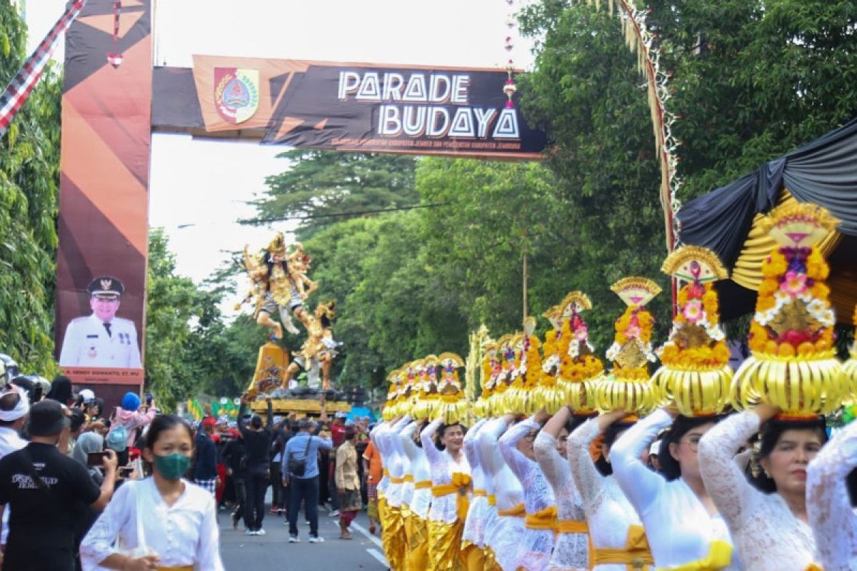 Parade budaya Pemkab Jember dan Jembrana angkat kearifan lokal