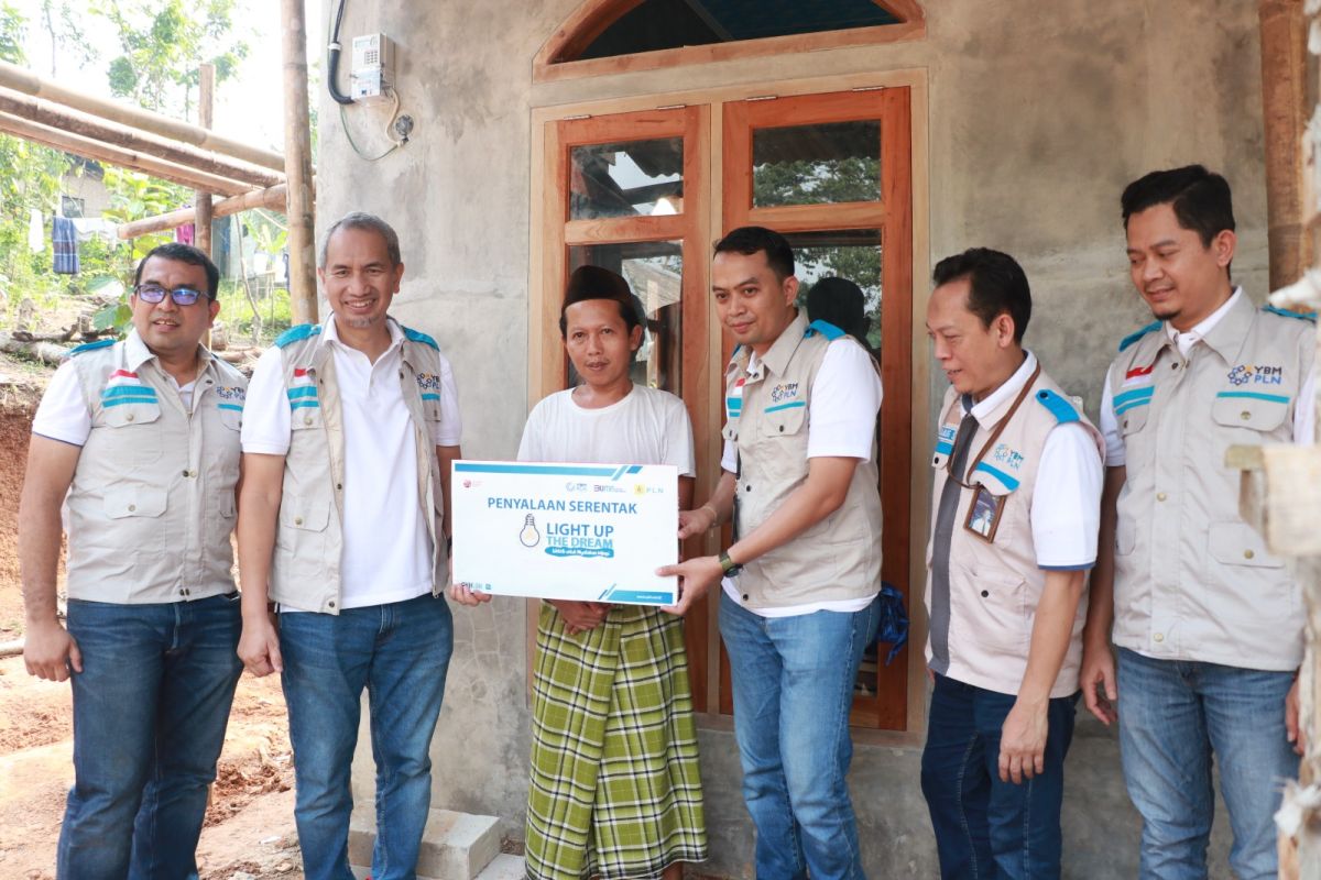Program _Light Up The Dream_ PLN Banten Sambung Listrik Gratis 80 Lokasi di Lebak dan Pandeglang