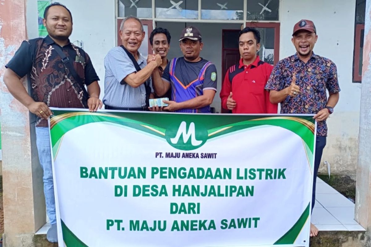 PT Maju Aneka Sawit bantu kelistrikan dan pendidikan di Desa Hanjalipan